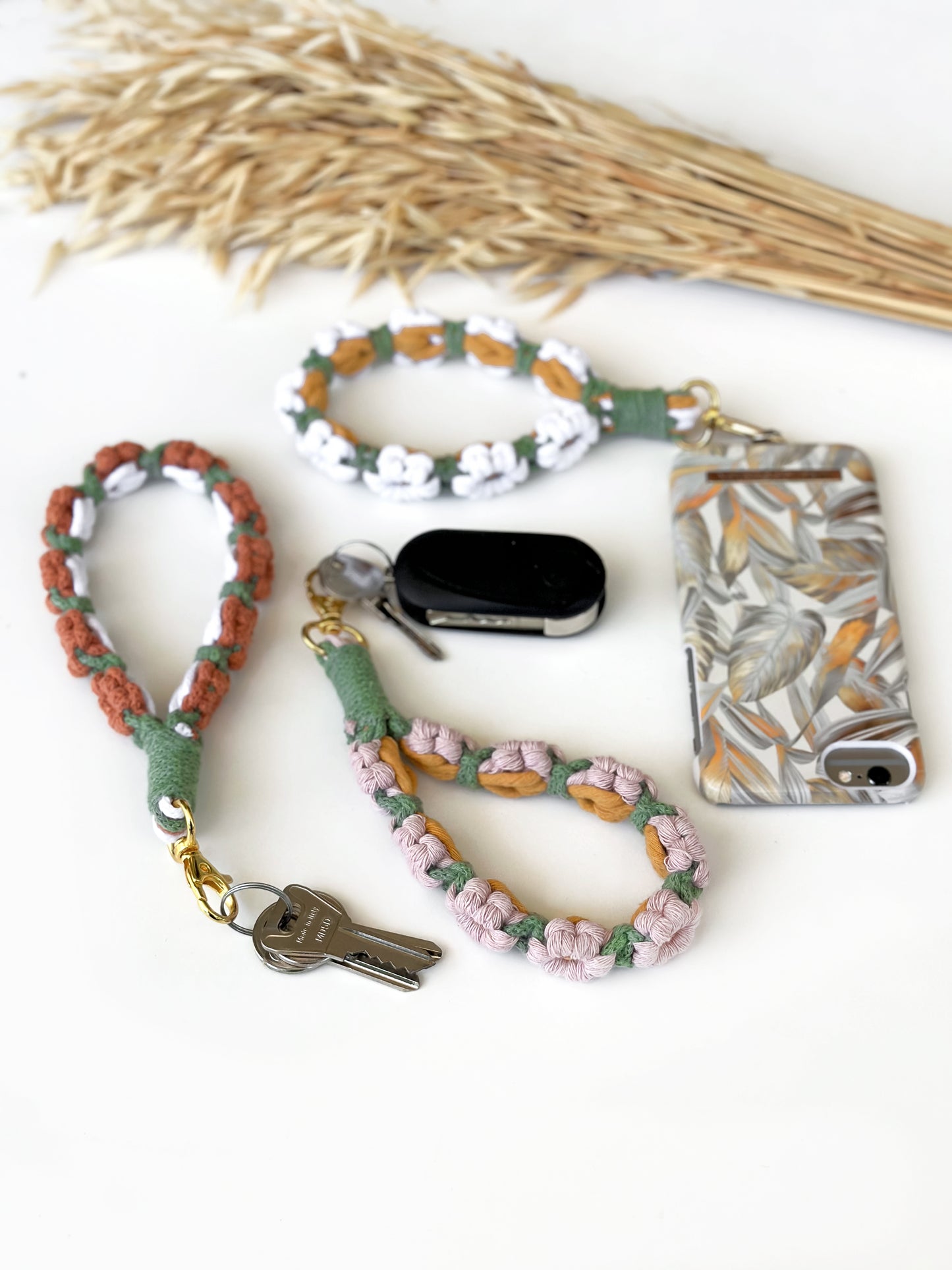 Macramé wreath wristlets