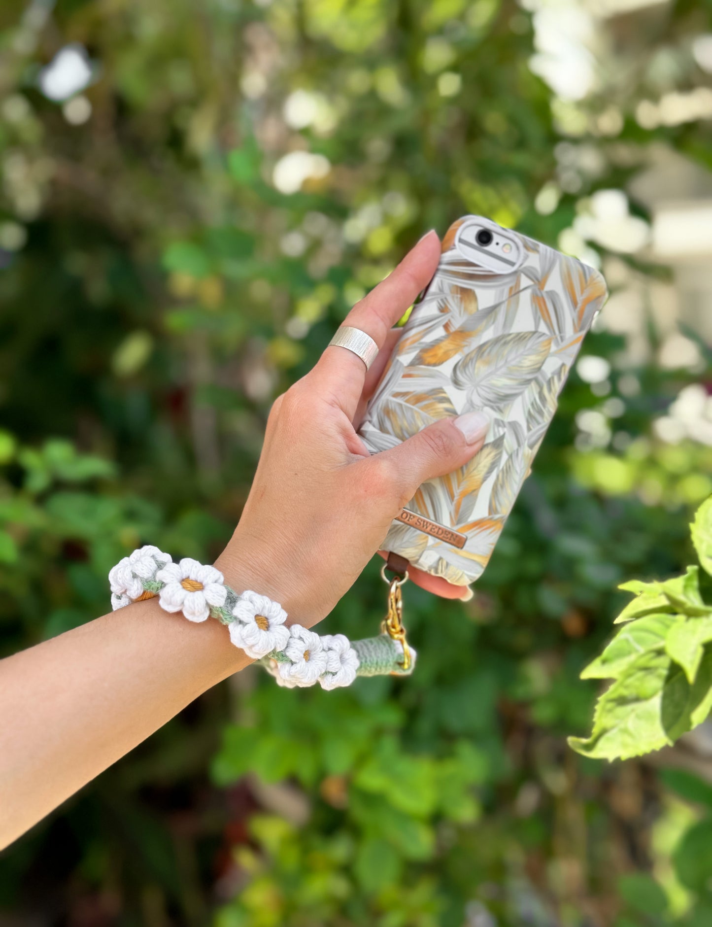 Macramé wreath wristlets